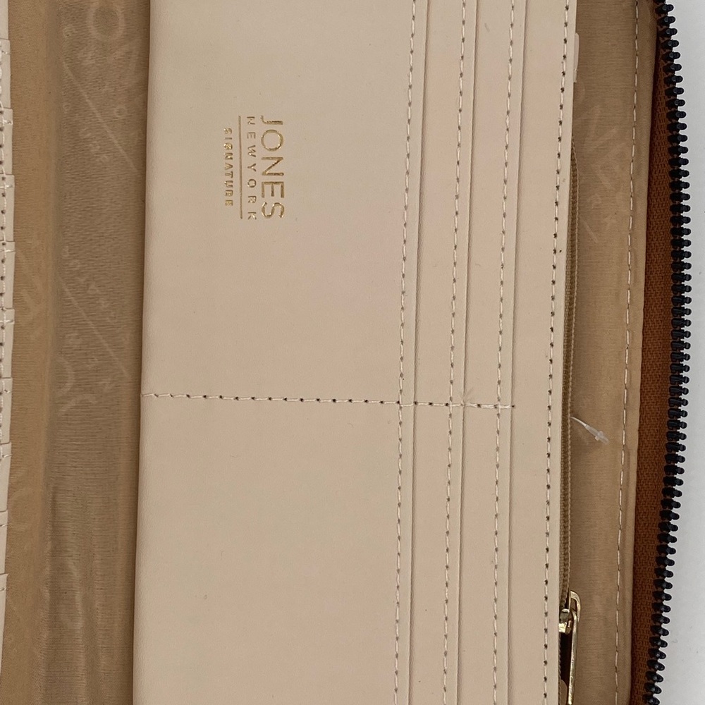 Jones New York Signature Wallet - Picture 4 of 8